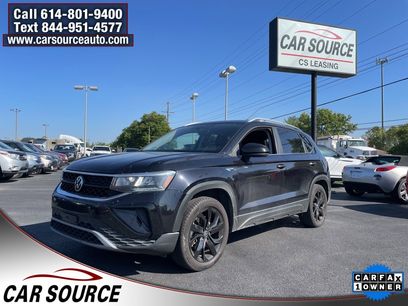 Used 2022 Volkswagen Taos SE w/ Panoramic Sunroof Package