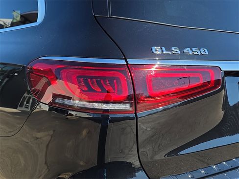 Certified 2022 Mercedes-Benz GLS 450 4MATIC image 11