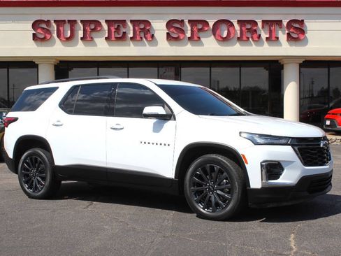 Used 2022 Chevrolet Traverse RS FWD image 1