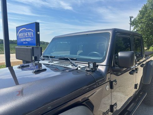 Used 2020 Jeep Gladiator Sport w/ Quick Order Package 24S AWD/4WD image 10