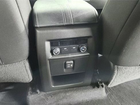 Used 2023 Chevrolet Traverse LT FWD image 14
