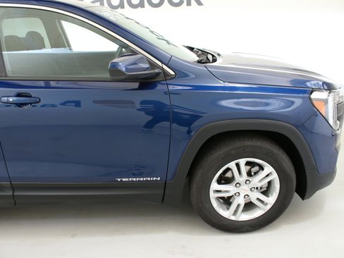 Used 2023 GMC Terrain SLE w/ Driver Convenience Package FWD image 10