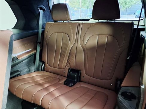Used 2019 BMW X7 xDrive50i w/ M Sport Package image 18