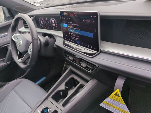 New 2026 Volkswagen Tiguan SE R-Line AWD/4WD image 34