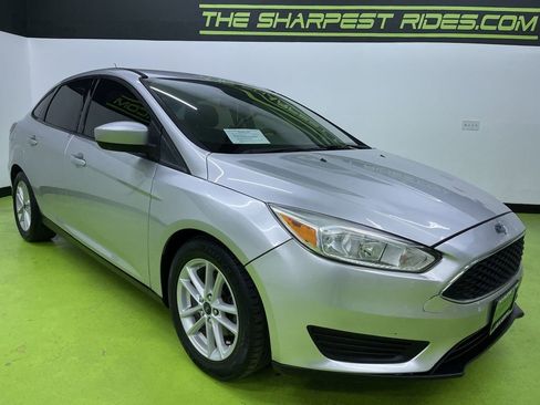 Used 2018 Ford Focus SE image 2