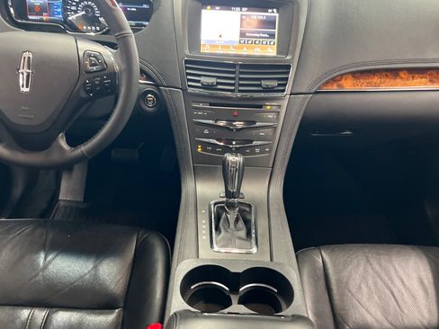 Used 2019 Lincoln MKT AWD image 12