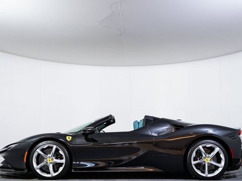 Used 2025 Ferrari SF90 Spider image 8