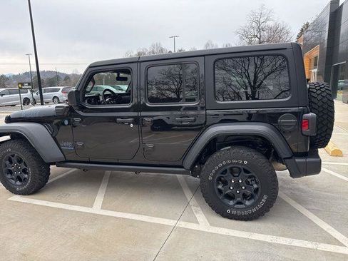 Used 2023 Jeep Wrangler Unlimited AWD/4WD image 9