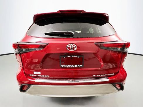 New 2026 Toyota Highlander Platinum AWD/4WD image 4
