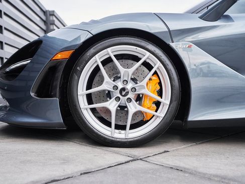 Used 2024 McLaren 750S image 3