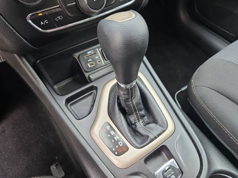 Used 2017 Jeep Cherokee Latitude image 29