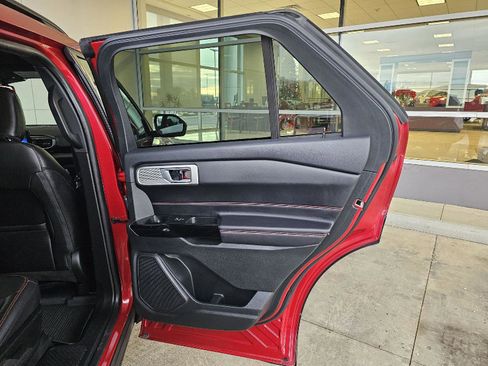 Used 2023 Ford Explorer ST-Line image 13