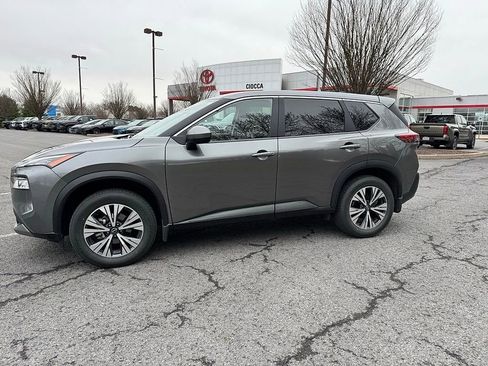 Used 2023 Nissan Rogue SV image 4