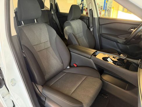 Used 2025 Nissan Rogue SV image 32