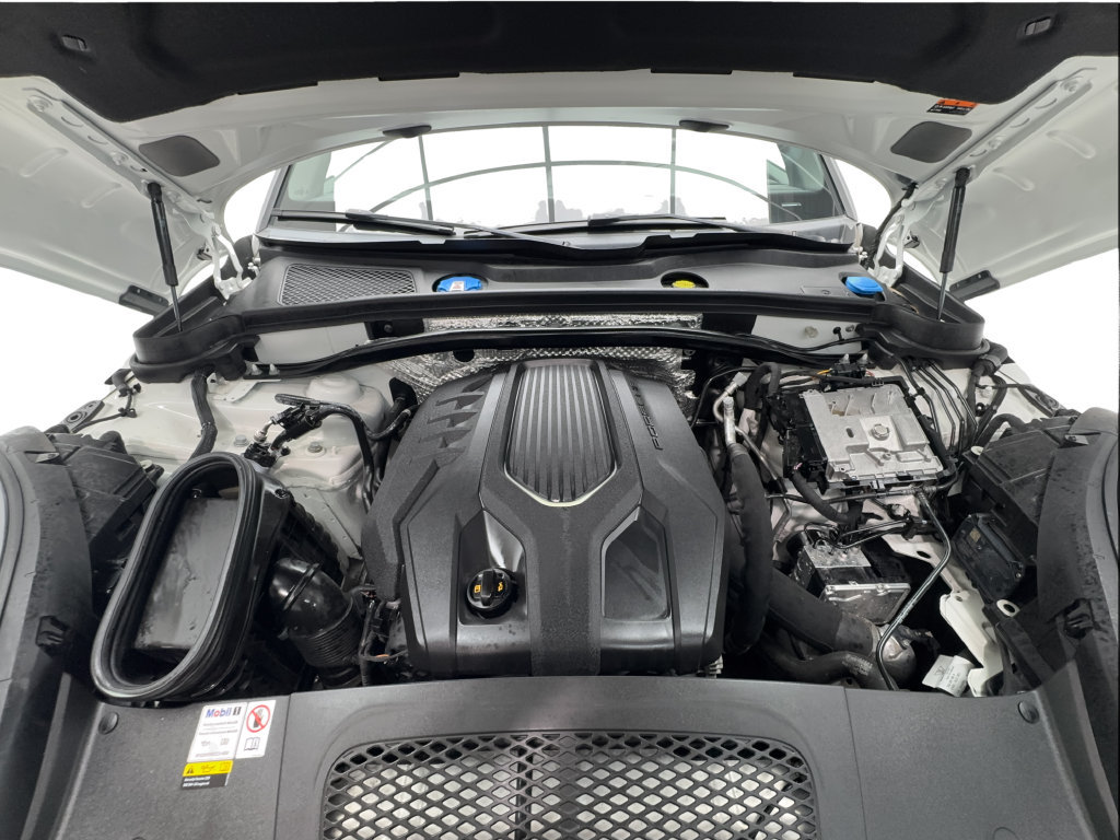 Used 2023 Porsche Macan Turbo AWD/4WD image 20
