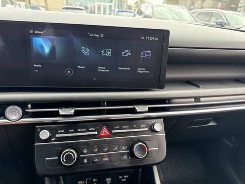 Certified 2025 Hyundai Tucson SE image 22