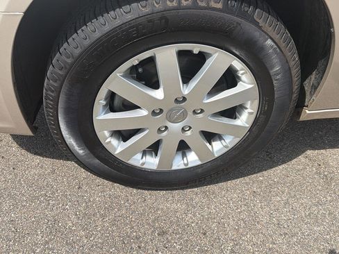 Used 2016 Chrysler Town & Country Touring FWD image 9