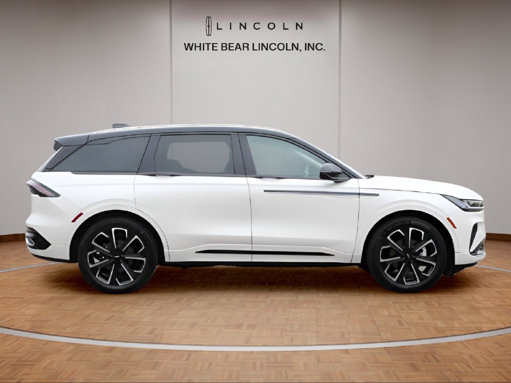 Used 2025 Lincoln Nautilus Reserve AWD/4WD image 4