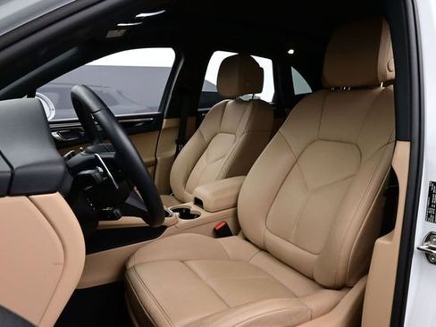 Certified 2025 Porsche Macan AWD/4WD image 5
