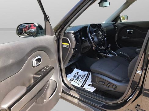 Used 2014 Kia Soul ! FWD image 9