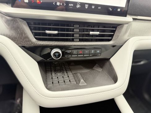 Certified 2025 Ford Explorer Platinum w/ Ultimate Package image 20