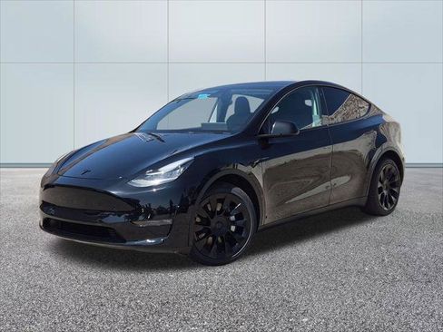 Used 2022 Tesla Model Y Long Range AWD/4WD image 1
