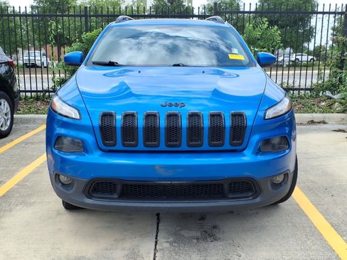 Used 2018 Jeep Cherokee Limited w/ High Altitude Package AWD/4WD image 2