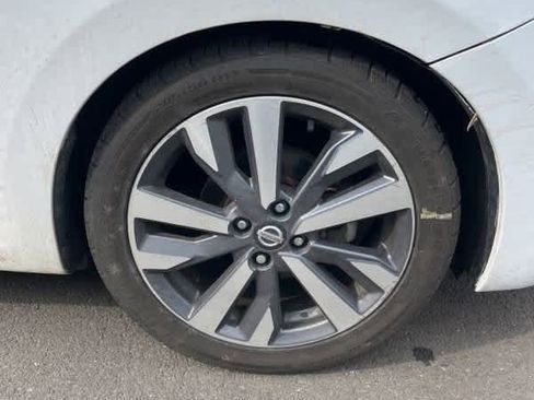 Used 2020 Nissan Versa SR image 12