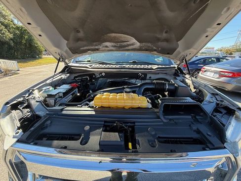 Used 2015 Ford F150 XLT image 5