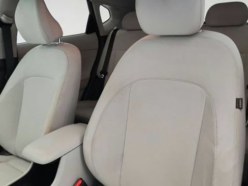 Used 2025 Hyundai Kona SEL FWD image 9
