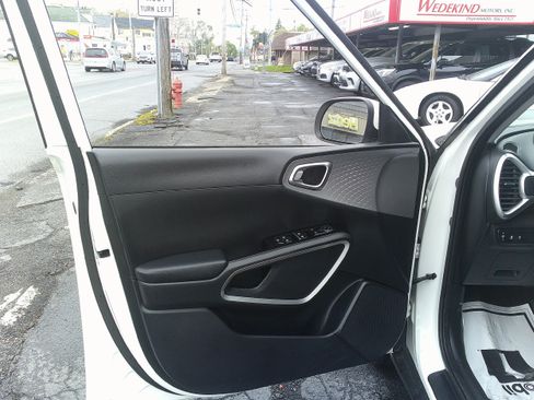 Used 2023 Kia Soul LX w/ Option Group 015 FWD image 15