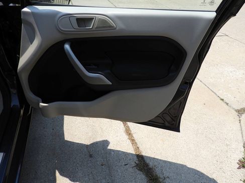 Used 2013 Ford Fiesta SE FWD image 28