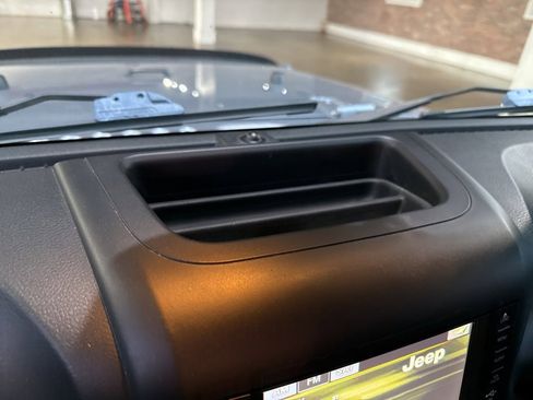 Used 2015 Jeep Wrangler Unlimited Sahara w/ Connectivity Group image 19