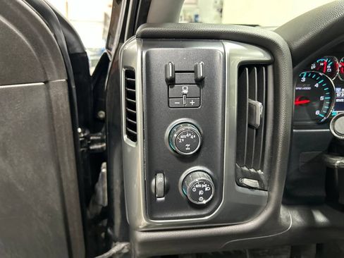 Used 2018 Chevrolet Silverado 1500 LT w/ Midnight Edition AWD/4WD image 12