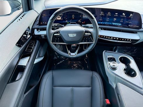 Used 2025 Cadillac Optiq Sport 1 w/ LPO, Floor Liner Package AWD/4WD image 19