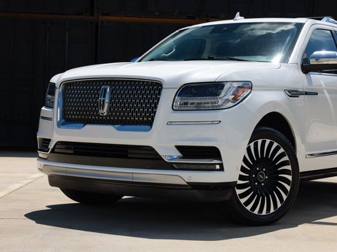 Used 2020 Lincoln Navigator L Black Label w/ Cargo Convenience Package AWD/4WD image 45