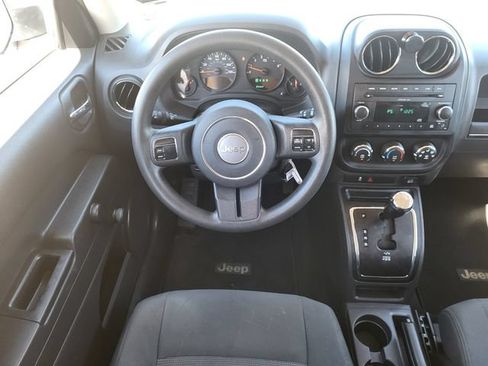 Used 2011 Jeep Patriot Sport w/ Tire & Wheel Group AWD/4WD image 19