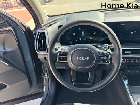 Certified 2025 Kia Sorento EX AWD/4WD image 17