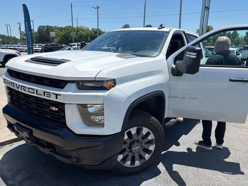 Used 2021 Chevrolet Silverado 2500 Custom w/ Custom Convenience Package AWD/4WD image 2