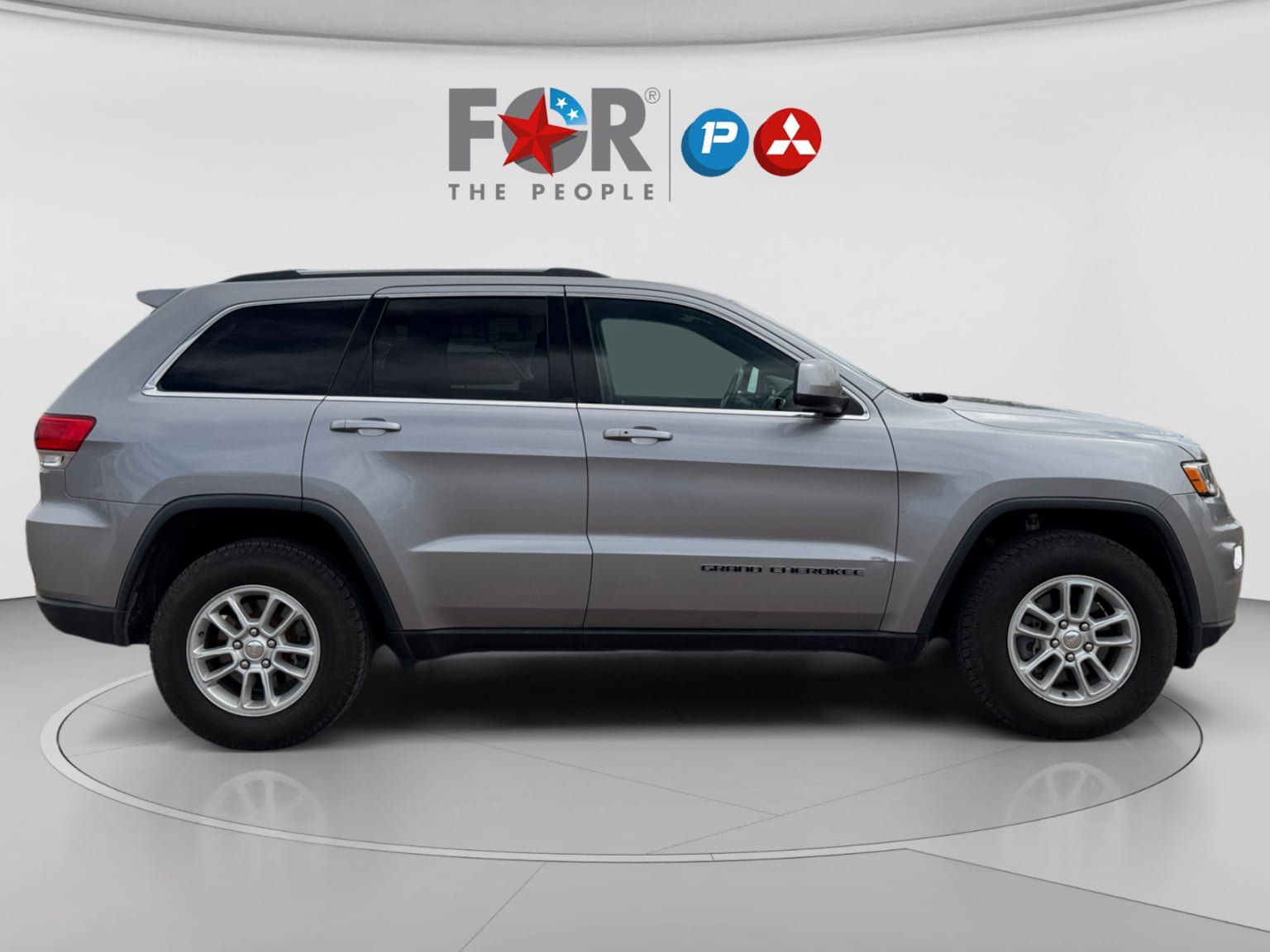 Used 2019 Jeep Grand Cherokee Laredo AWD/4WD image 6
