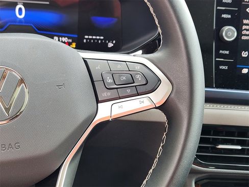 New 2024 Volkswagen Taos SE image 10
