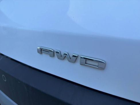 Used 2023 GMC Acadia SLT w/ Technology Package image 10