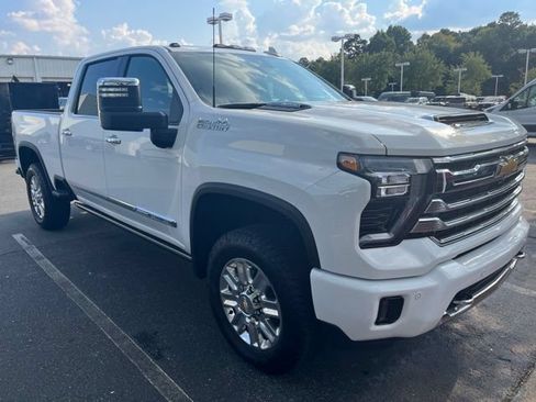 Used 2025 Chevrolet Silverado 2500 High Country w/ High Country Premium Package AWD/4WD image 2