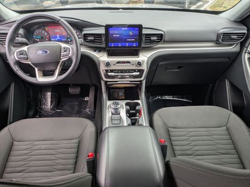 Used 2021 Ford Explorer XLT image 18
