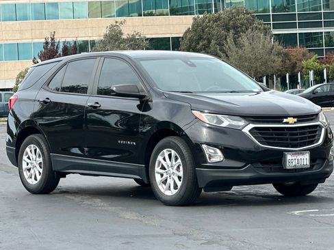 Used 2020 Chevrolet Equinox LS FWD image 2