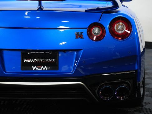 Used 2020 Nissan GT-R Premium AWD/4WD image 16