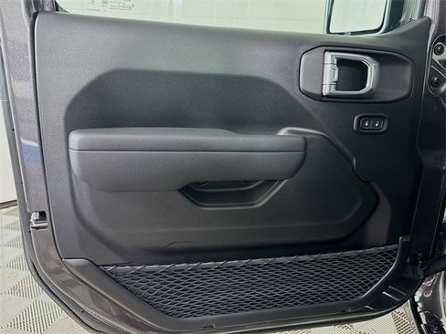 Used 2025 Jeep Wrangler Sport image 13