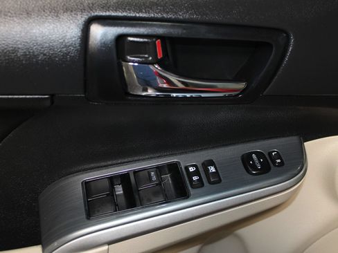 Used 2013 Toyota Camry LE FWD image 9