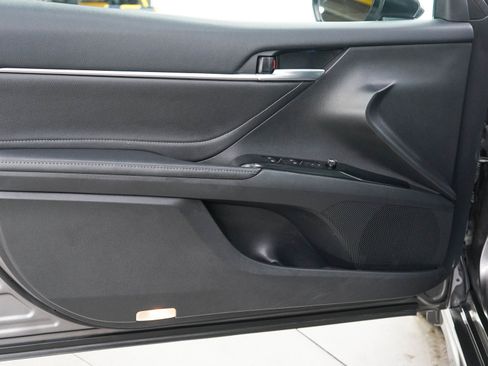 Used 2018 Toyota Camry XSE FWD image 17