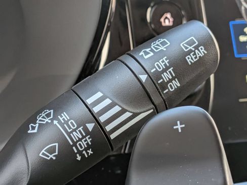 Used 2023 Buick Envision Avenir AWD/4WD image 23